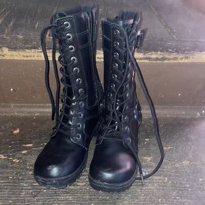 Black Harley Davidson riding boots